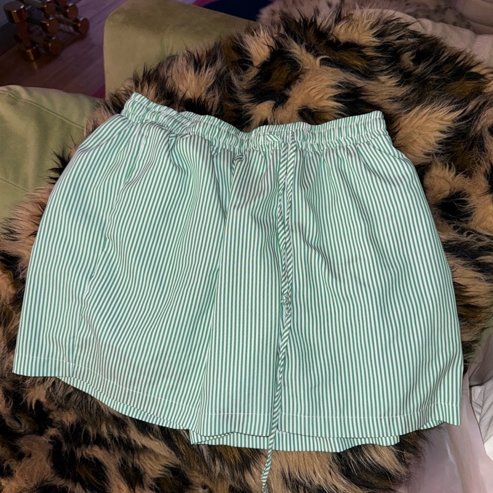 Striped Shorts Women Green and White Size Medium